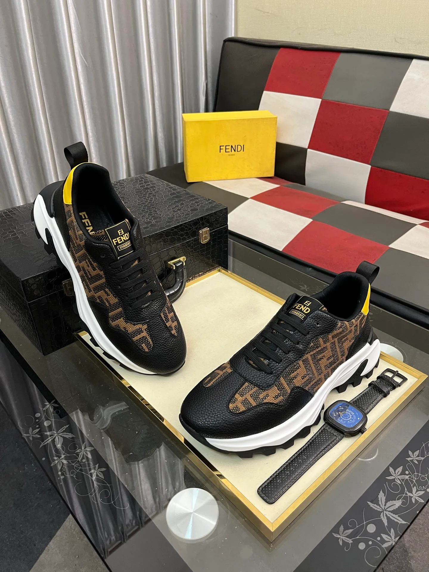 Men's Men's Shoes💰458⌚️⌚️[FENDI] Fendi's classic and comfortable men's, this complex sneaker is made of soft calfskin➕genuine leather lining➕original ultra-light rubber material with rough outsole. This unique light style is suitable for the casual and refined sensibility of this season. It is comfortable and natural on the feet. It is an everyday style for casual travel in autumn and winter! Code number: 38-443️⃣Colors available